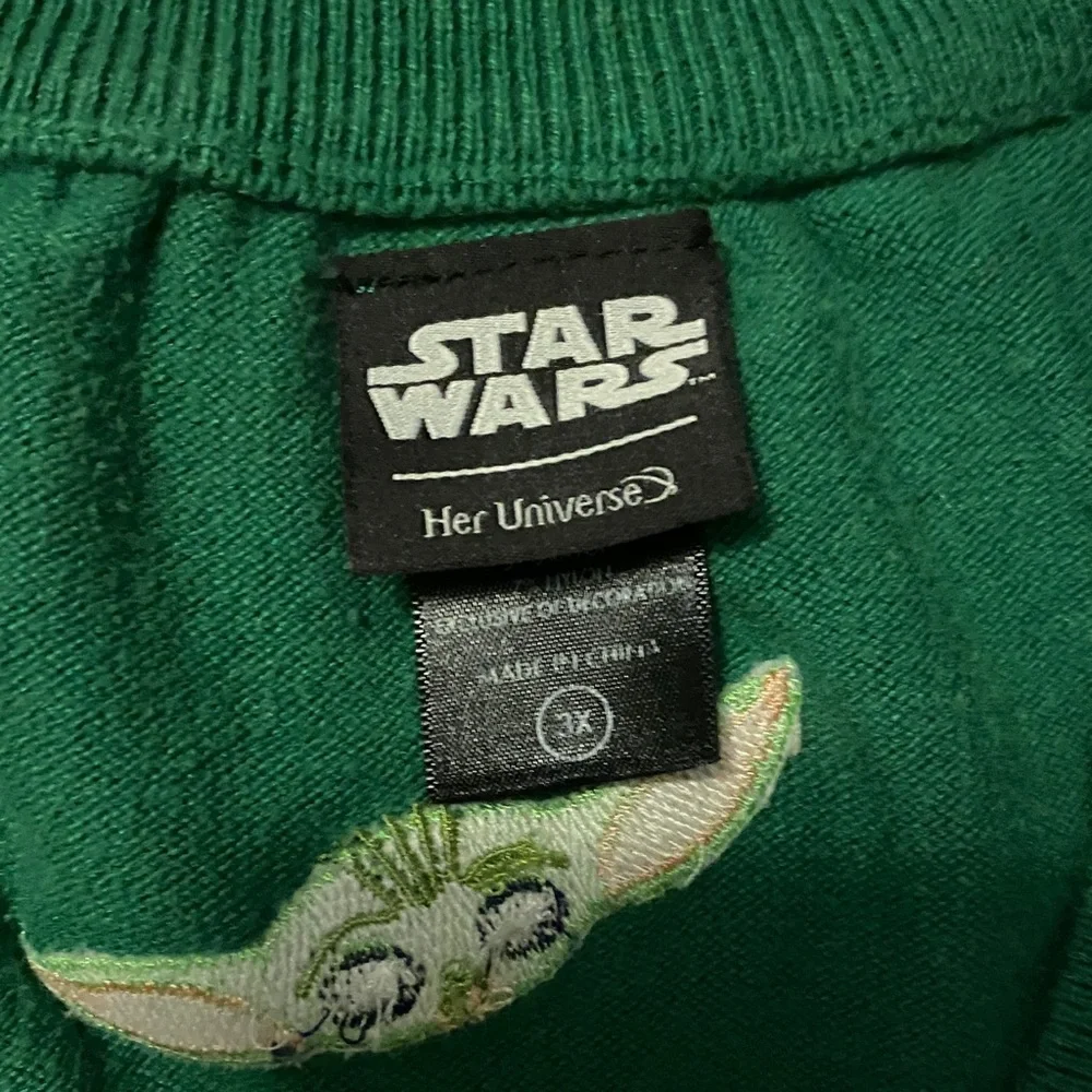 Knitted Star Wars baby yoda Women's Sweater with Embroidered Design - Picture 4 of 11
